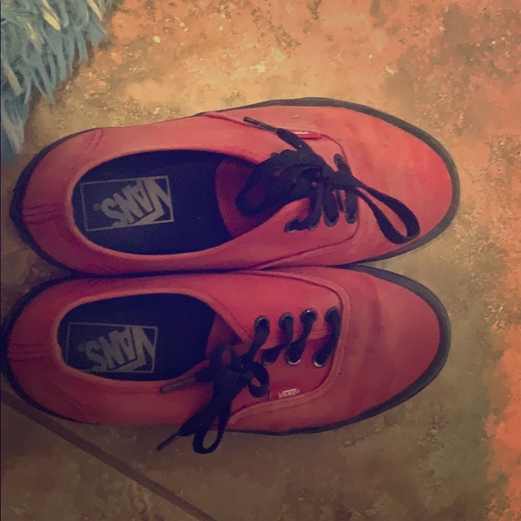 Red and black vans - Picture 1 of 2